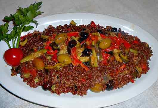 una pietanza ispirata a una delle tante ricette con riso rosso