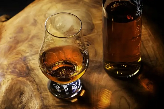 Whisky, come degustarlo e quali sono i migliori abbinamenti