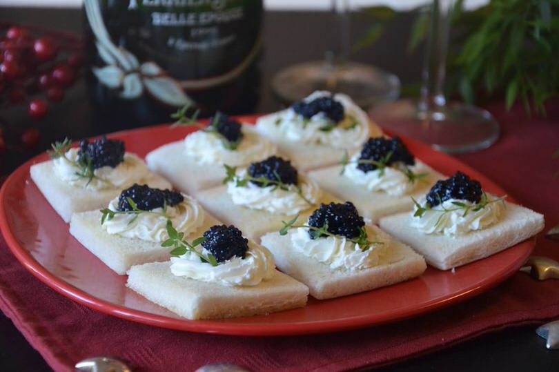 tartine con caviale